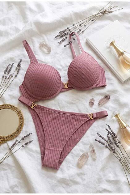 Fantasy set bra and panty